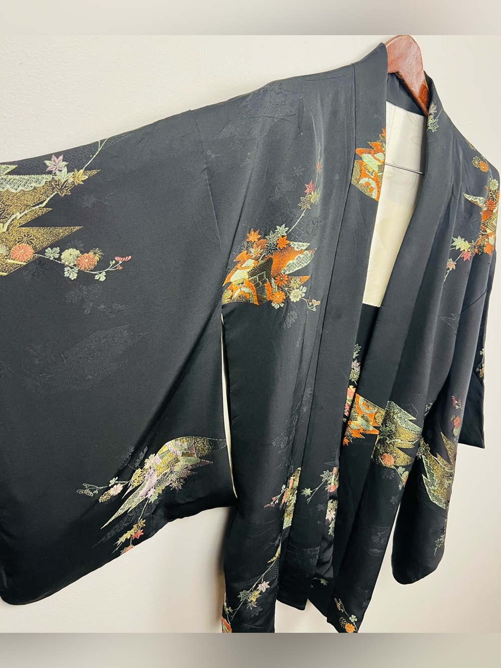Vintage Japanese "Haori" Kimono Jacket · Black Embroidered - M/L